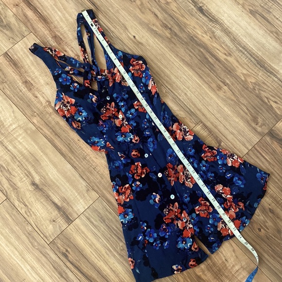 Dress - Picture 2 of 8